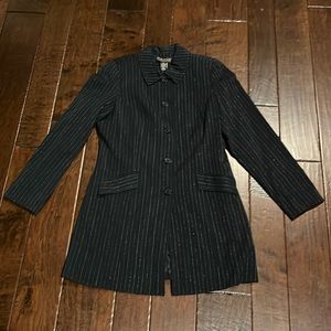 Dialogue pant suit. Navy w/ metallic tread pinstripe. Women’s size 8.